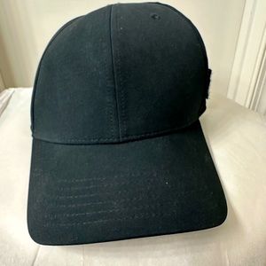 Under Armour Storm flex fit hat. Size L/XL. Good condition